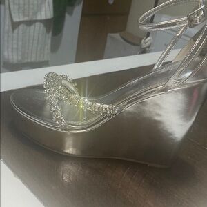 Elegant Silver Wedge Sandals 🥰😍